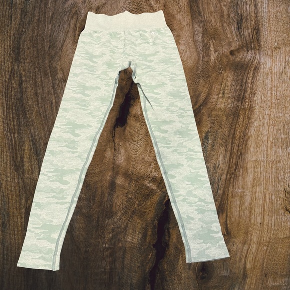 AYBL Pants - AYBL Camo Seamless Leggings Sage Green High Waist Women’s Small